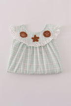 Green plaid sea shell french knot ruffle shorts est